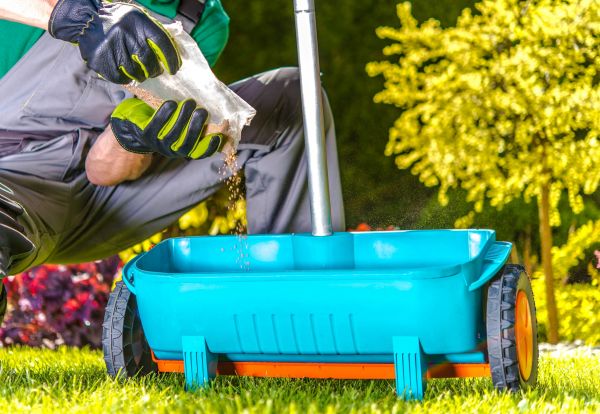 Seasonal Lawn Fertilization